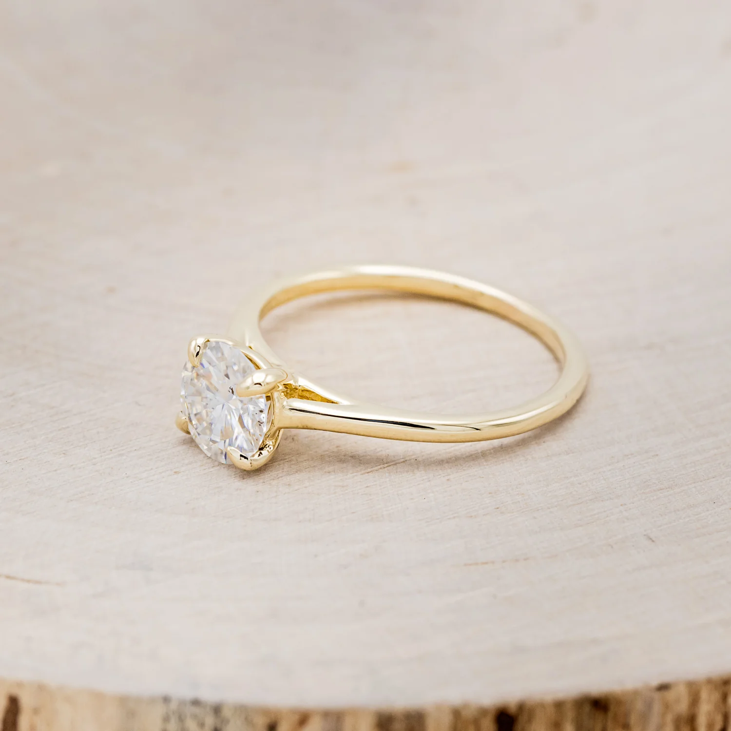 4 PRONG ROUND CUT MOISSANITE SOLITAIRE ENGAGEMENT RING - Image 3