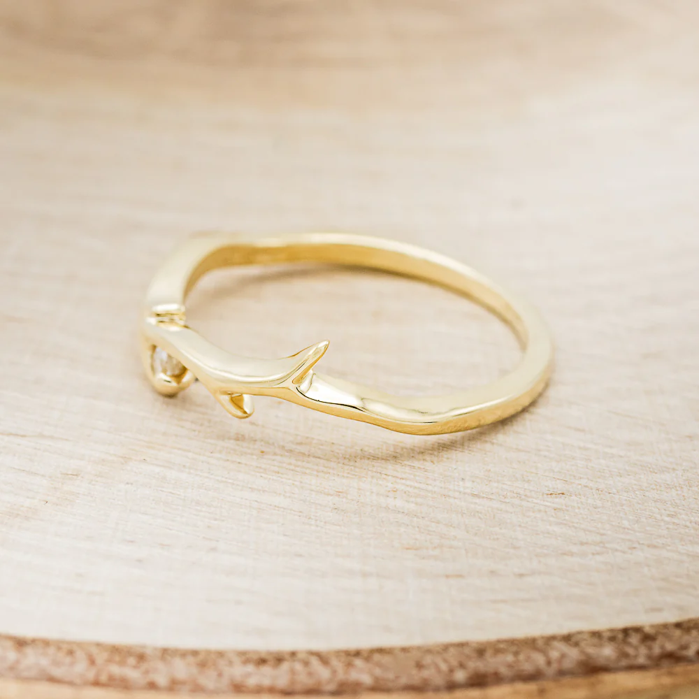 "ARTEMIS" STACKER - 14K GOLD ANTLER-STYLE STACKING BAND WITH A SINGLE DIAMOND ACCENT - Image 3