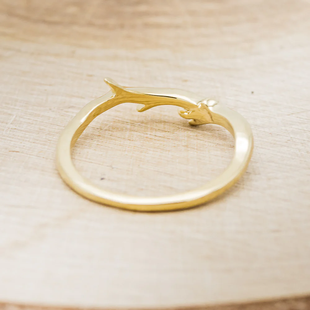 "ARTEMIS" STACKER - 14K GOLD ANTLER-STYLE STACKING BAND WITH A SINGLE DIAMOND ACCENT - Image 6