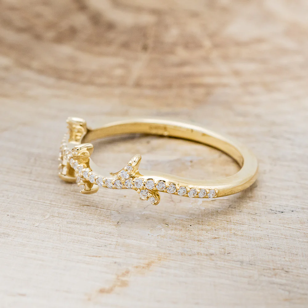 "ARTEMIS" STACKER - 14K GOLD PAVÉ DIAMOND ANTLER-STYLE STACKING BAND - Image 3