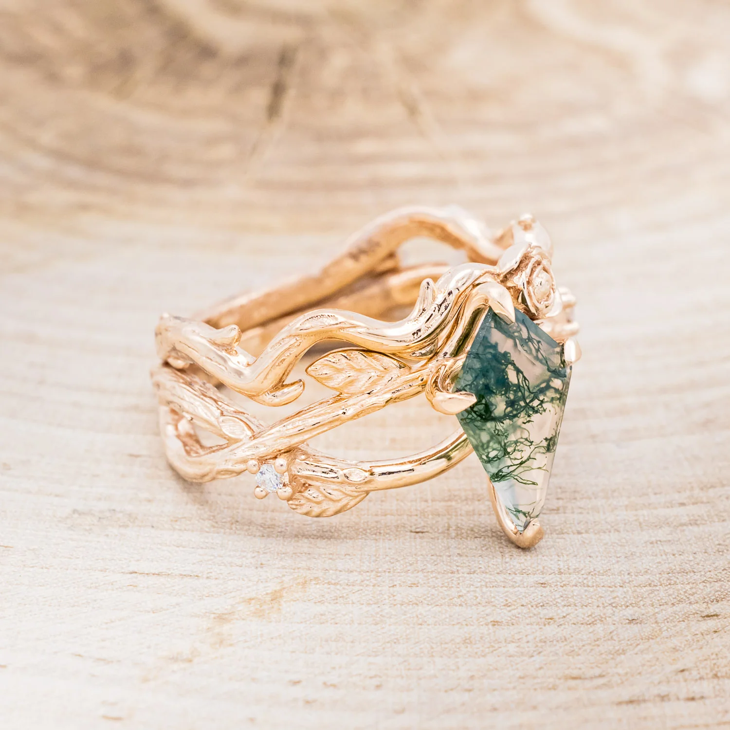 "ARTEMIS ON THE VINE" - KITE CUT MOSS AGATE ENGAGEMENT RING WITH DIAMOND ACCENTS & "BRIAR" BRANCH-STYLE TRACER - Image 5