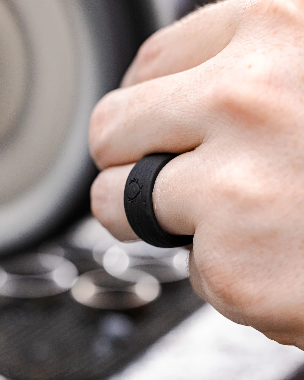 BLACK WOOD GRAINED SILICONE WEDDING BAND - Image 4