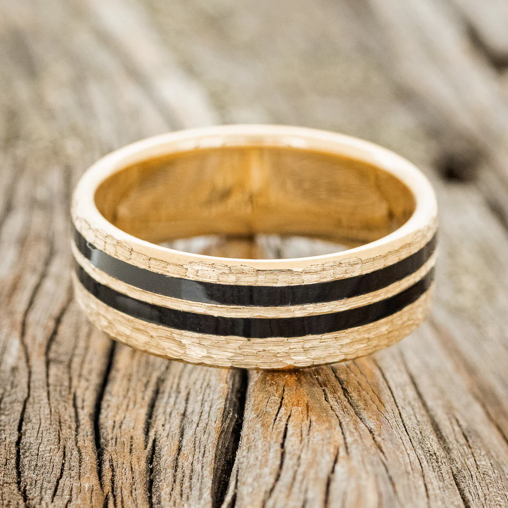 "COSMO" - BLACK ACRYLIC WEDDING RING WITH A HAMMERED BAND - Image 3
