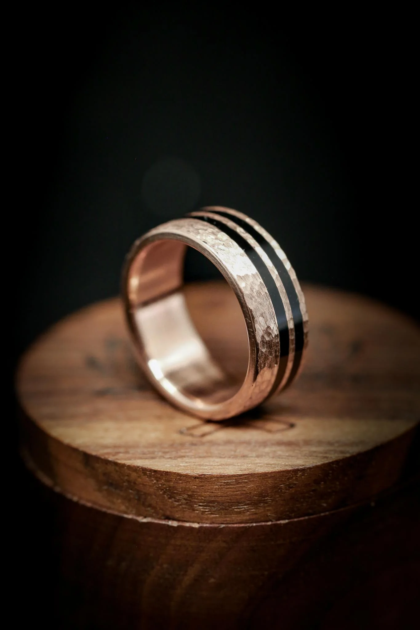 "COSMO" - BLACK ACRYLIC WEDDING RING WITH A HAMMERED BAND - Image 6