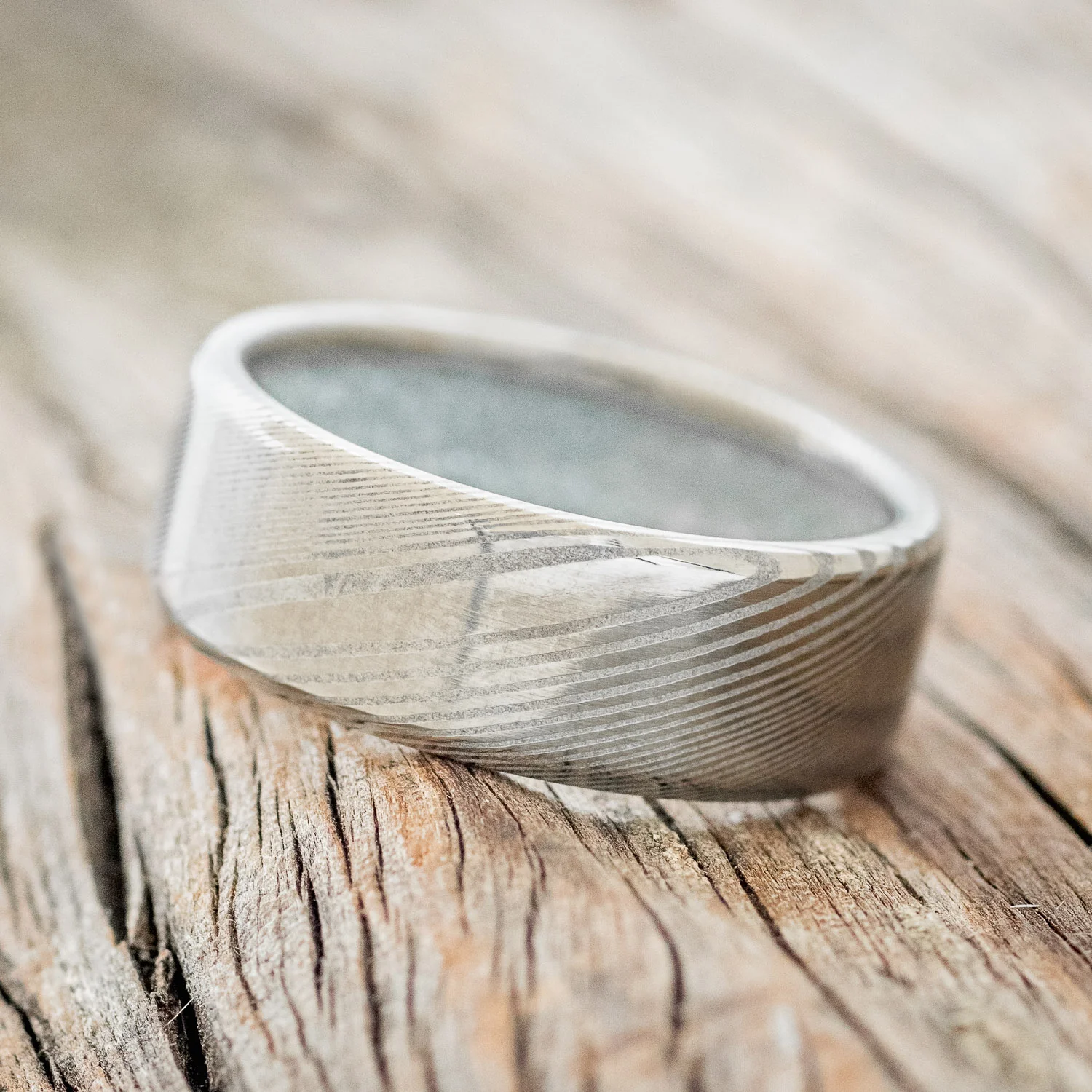 DIAMOND DUST LINED WEDDING BAND - Image 15