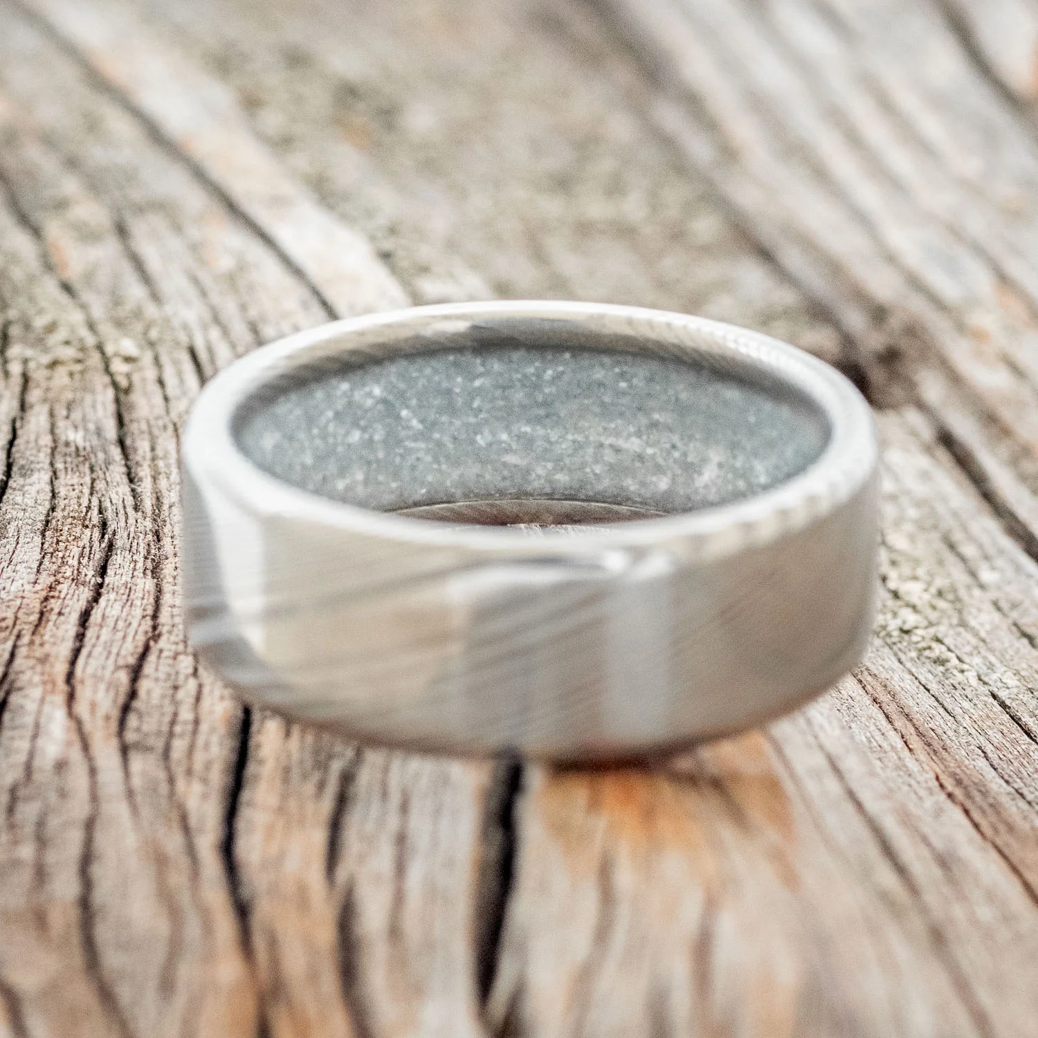 DIAMOND DUST LINED WEDDING BAND - Image 18