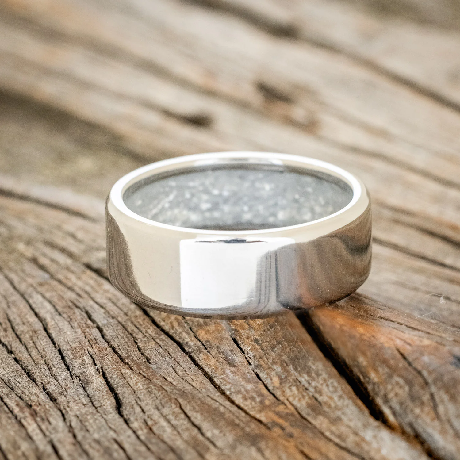 DIAMOND DUST LINED WEDDING BAND - Image 3