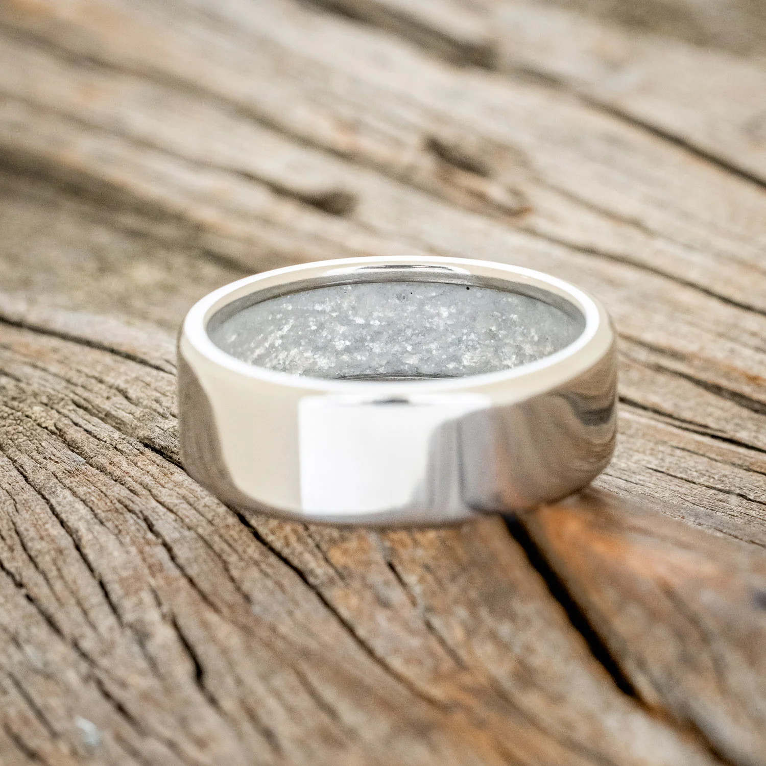 DIAMOND DUST LINED WEDDING BAND - Image 6