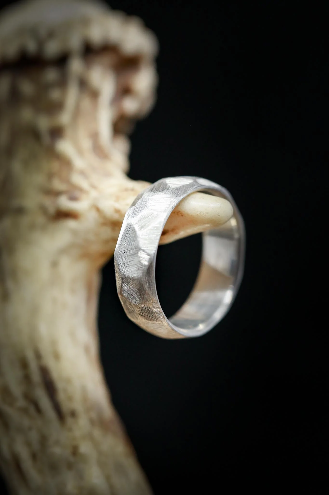 FACETED BLACK ZIRCONIUM RING WITH A TEXTURED FINISH - Image 4