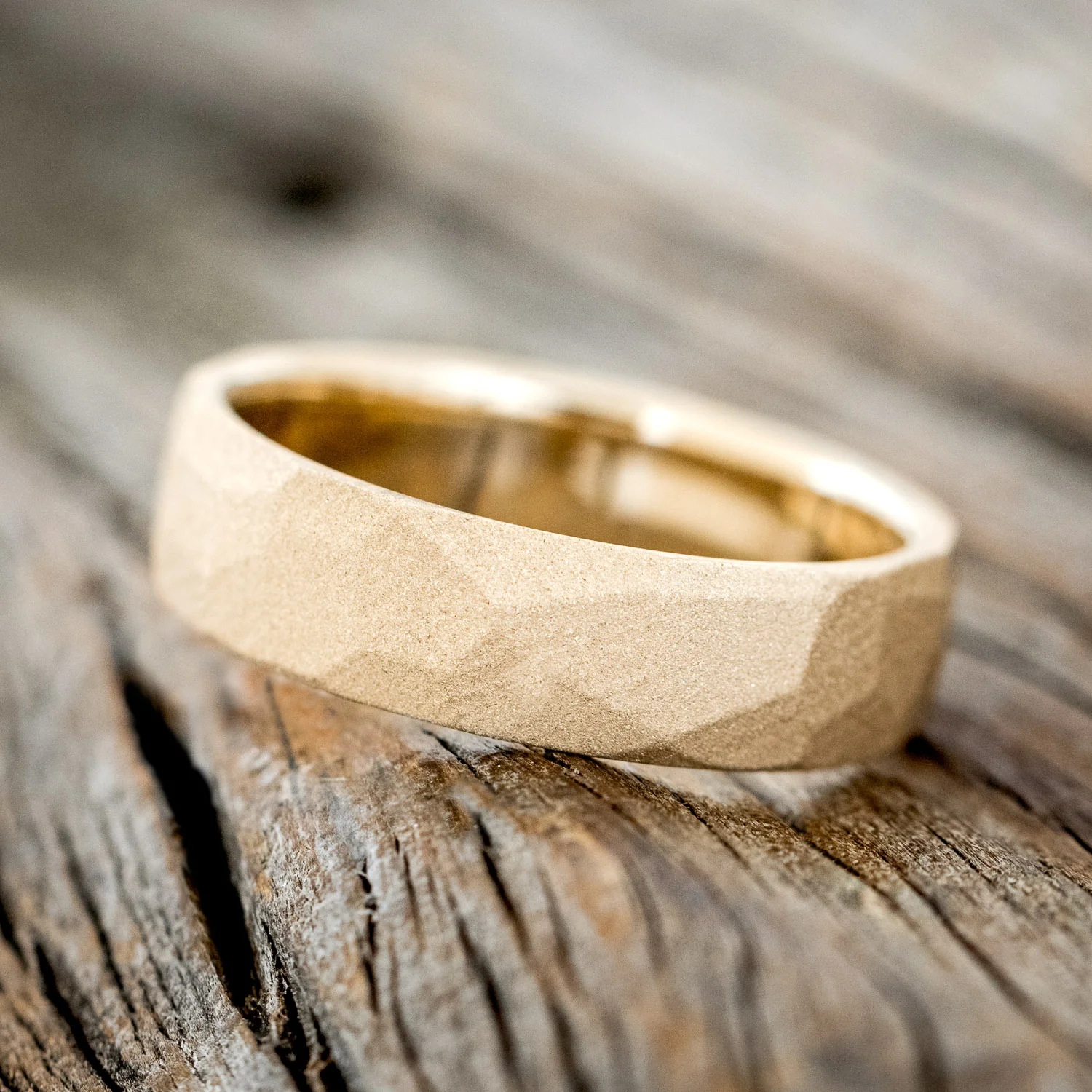 FACETED WEDDING RING WITH SANDBLASTED FINISH - Image 5