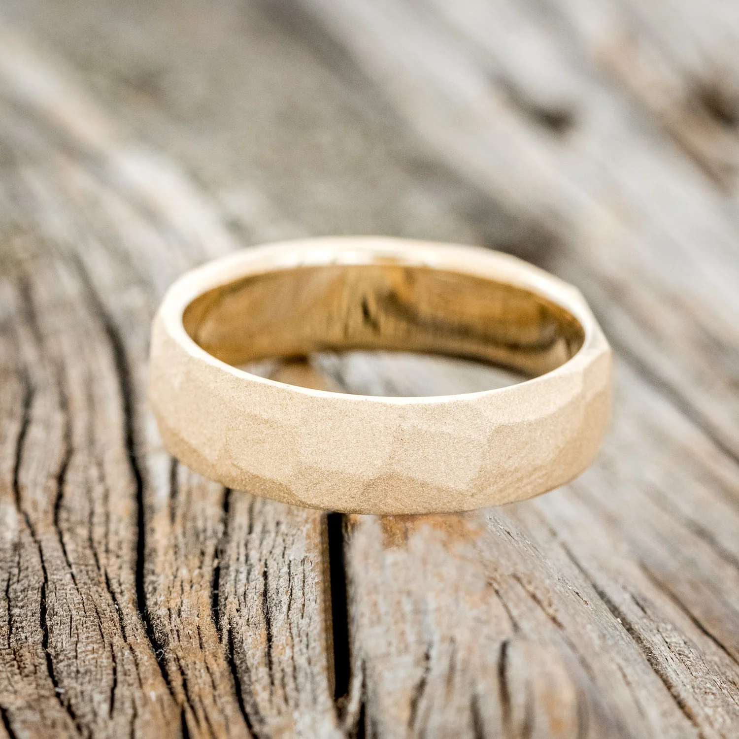FACETED WEDDING RING WITH SANDBLASTED FINISH - Image 6