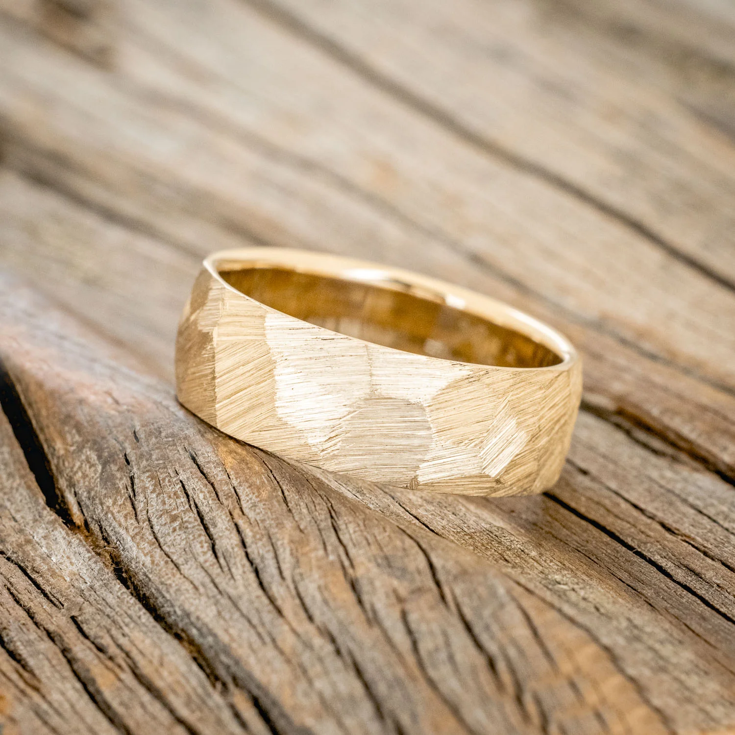 FACETED WEDDING RING WITH TEXTURED FINISH - Image 15