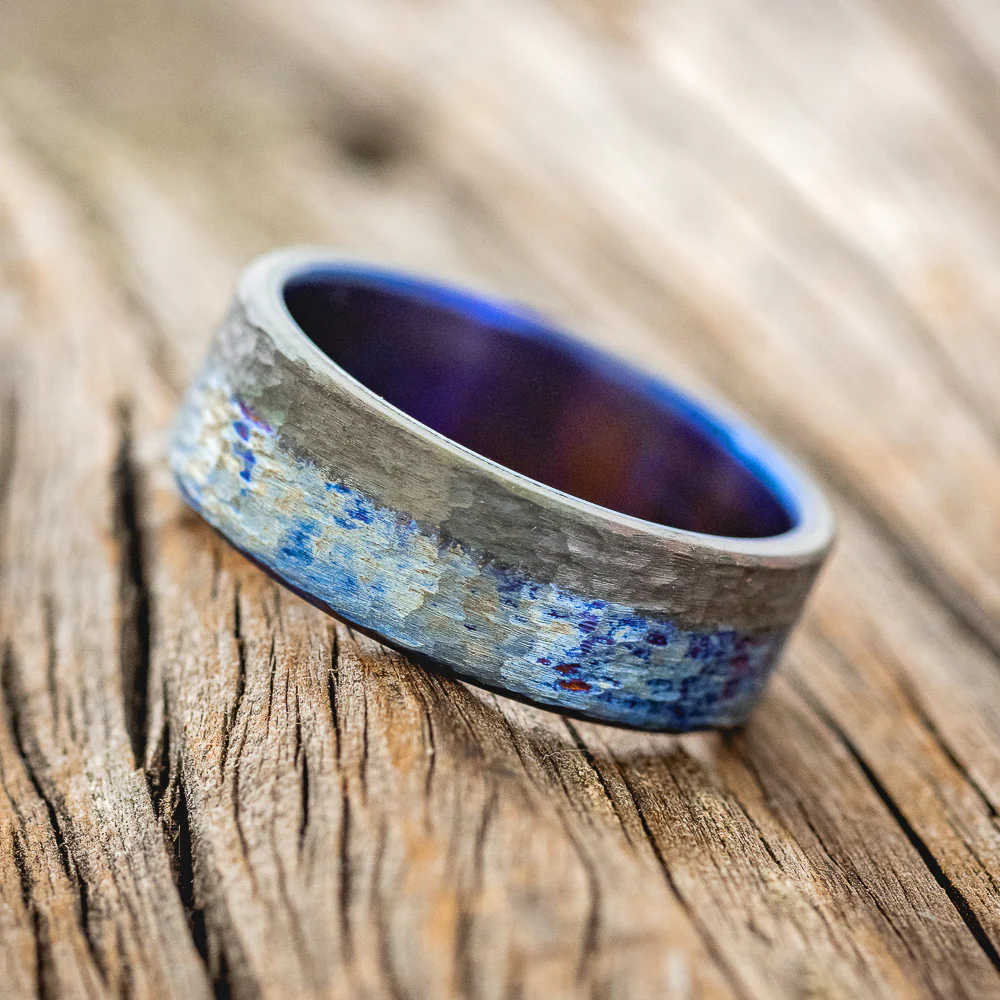 FIRE-TREATED TITANIUM WEDDING RING WITH BLACK ZIRCONIUM OVERLAY & HAMMERED FINISH - Image 5