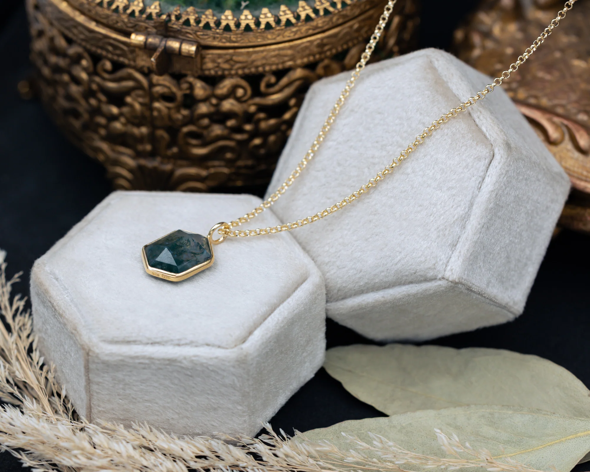 GEO COLLECTION - 18K GOLD VERMEIL PENDANT WITH A HEXAGON CUT MOSS AGATE - BY JORGE REVILLA - Image 5