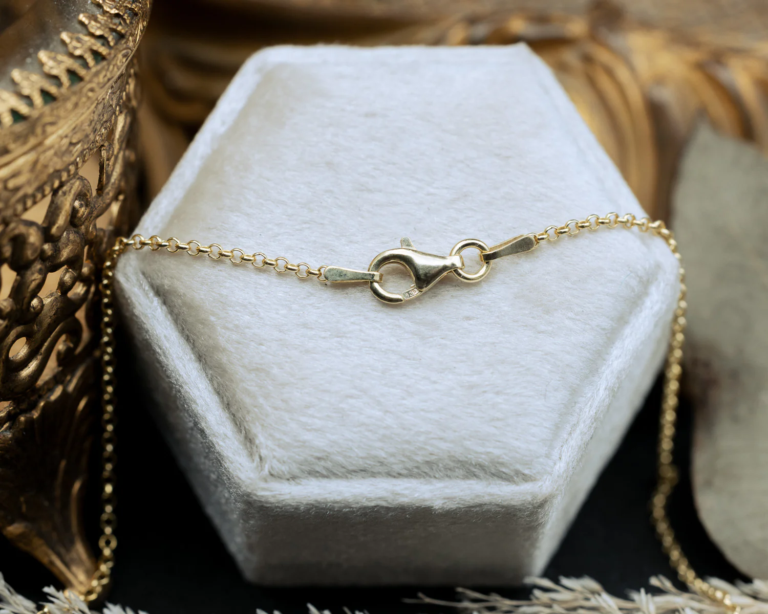 GEO COLLECTION - 18K GOLD VERMEIL PENDANT WITH A HEXAGON CUT MOONSTONE - BY JORGE REVILLA - Image 3