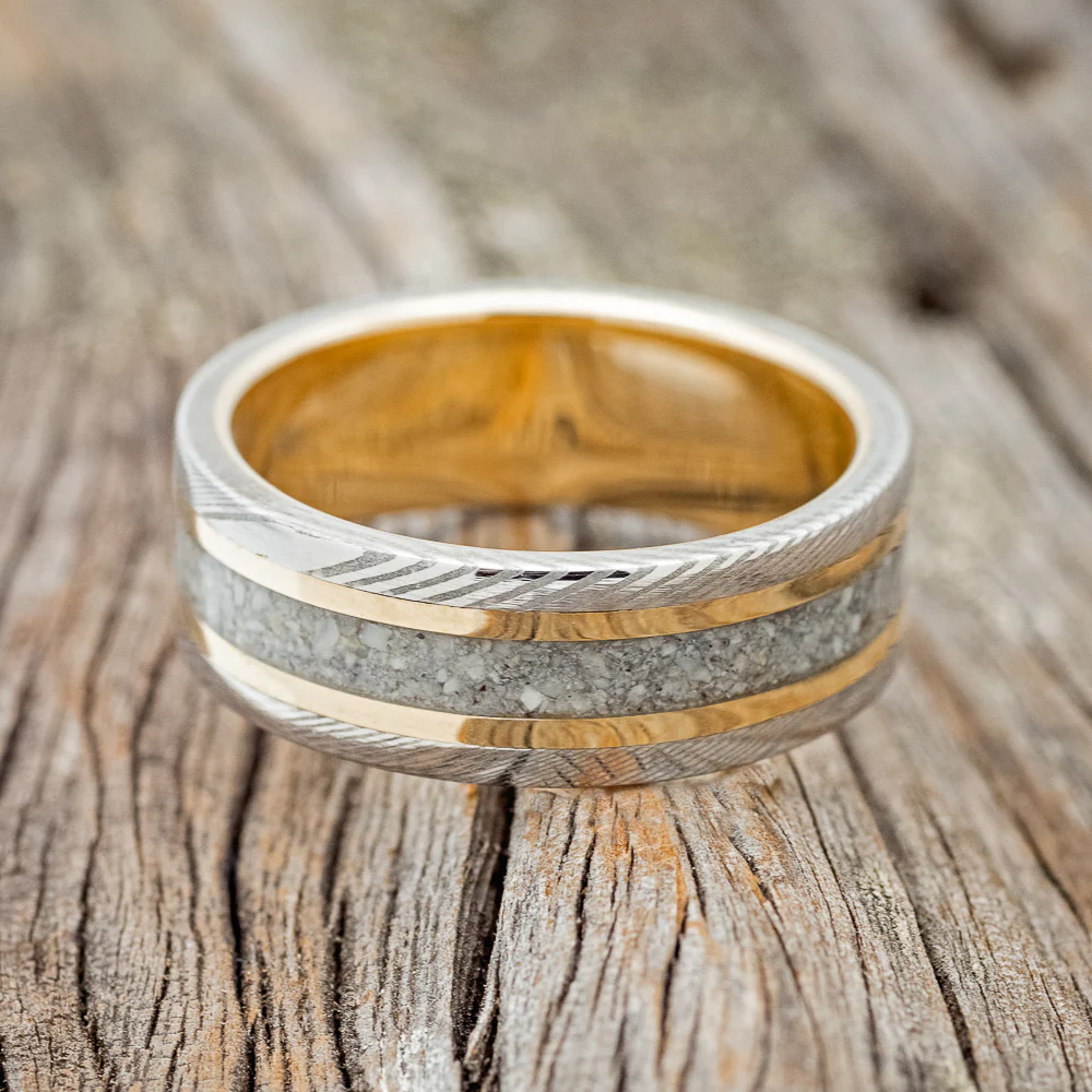 "KALDER" - ELK TOOTH IVORY & 14K GOLD INLAYS WEDDING RING FEATURING A 14K GOLD LINED DAMASCUS STEEL BAND - Image 3