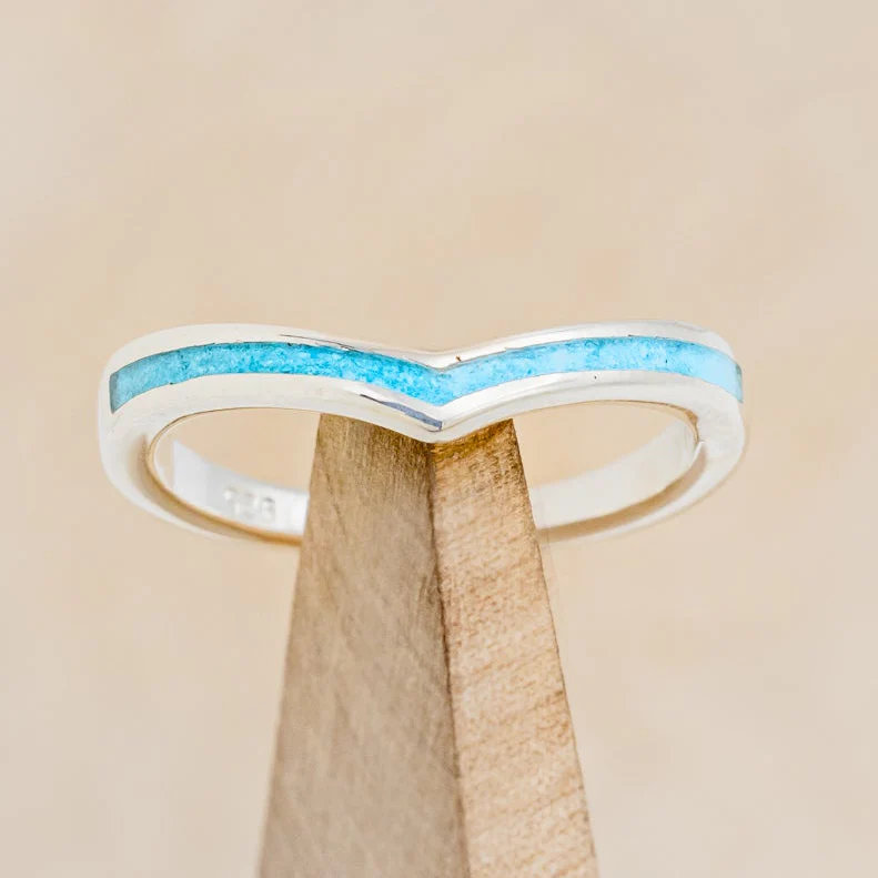 "KIDA" - V-SHAPED STACKING WEDDING BAND WITH SINGLE INLAY - Image 11