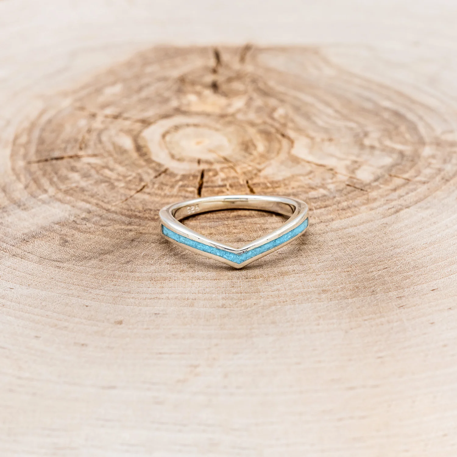 "KIDA" - V-SHAPED STACKING WEDDING BAND WITH SINGLE INLAY - Image 12