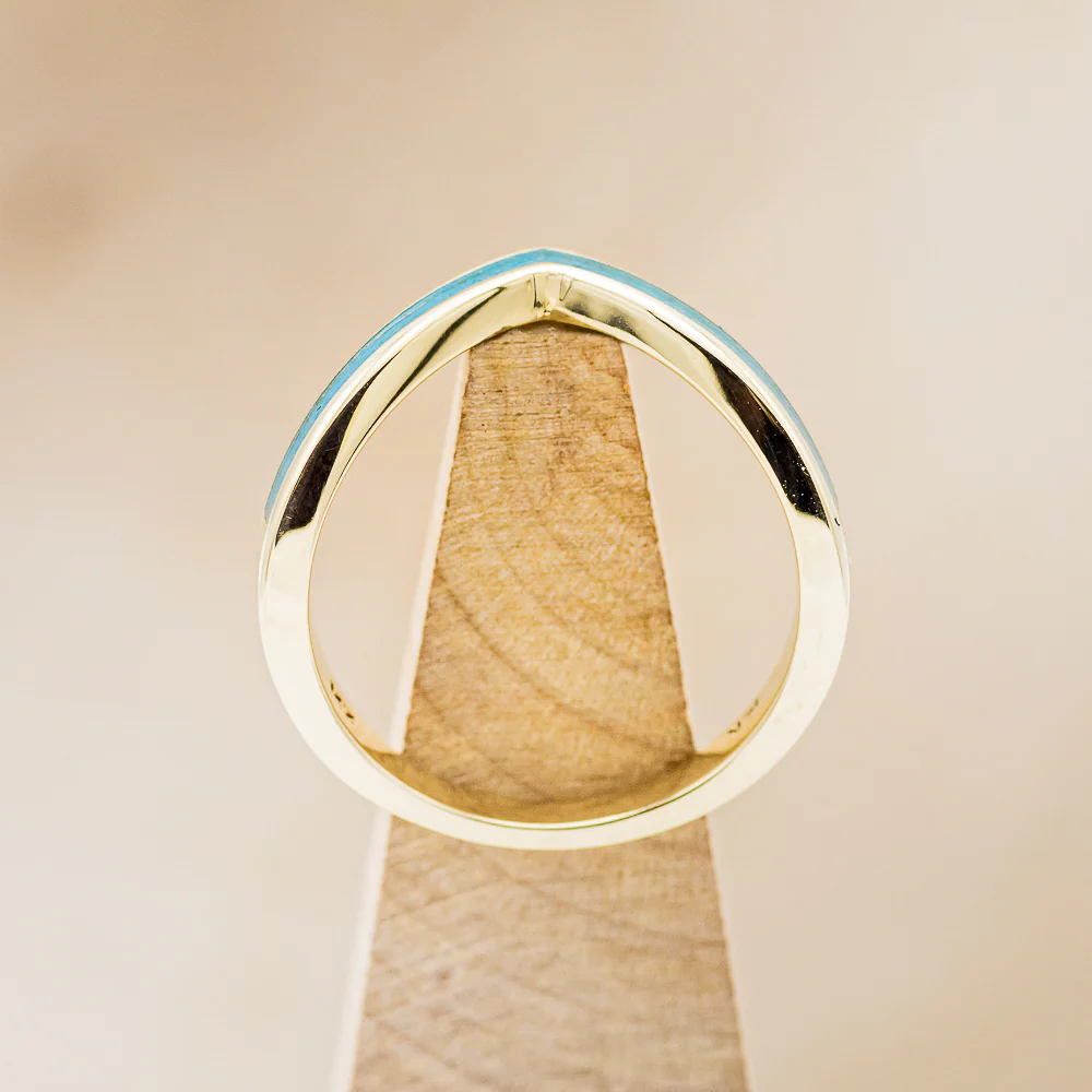 "KIDA" - V-SHAPED STACKING WEDDING BAND WITH SINGLE INLAY - Image 5