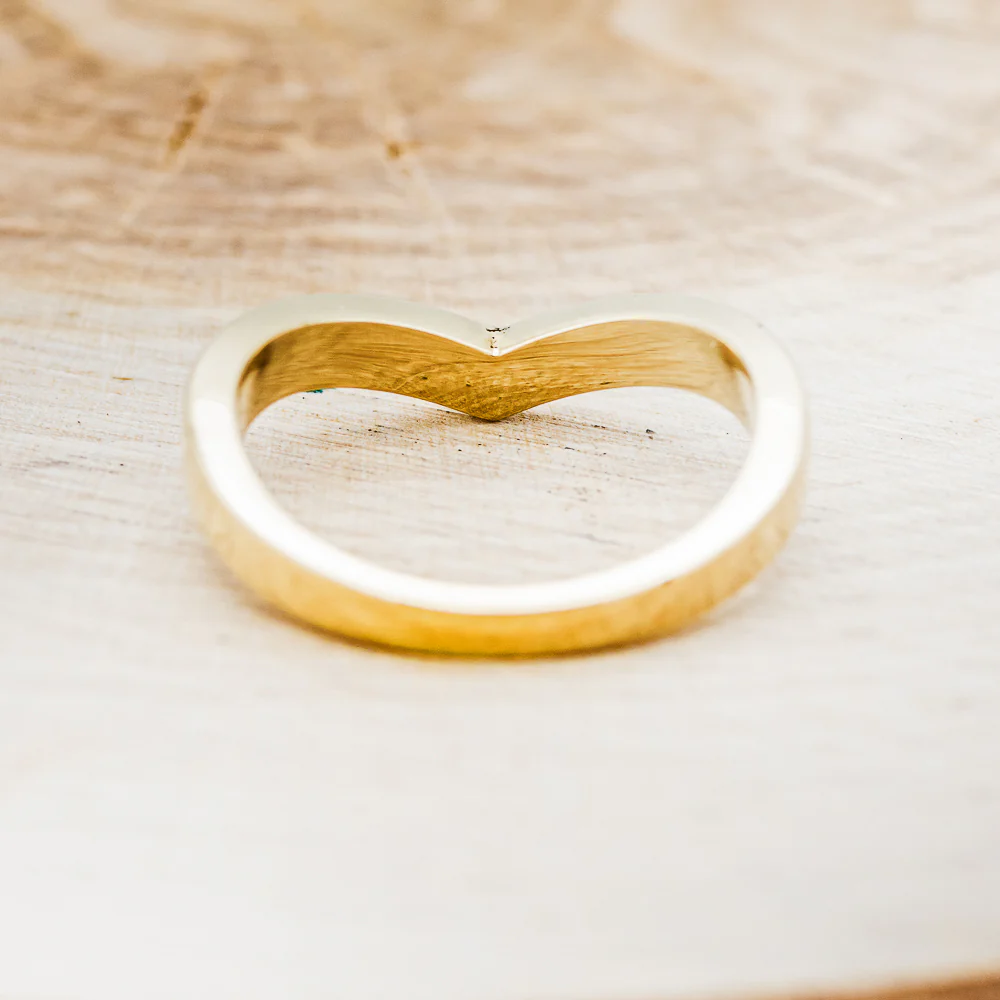 "KIDA" - V-SHAPED STACKING WEDDING BAND WITH SINGLE INLAY - Image 6