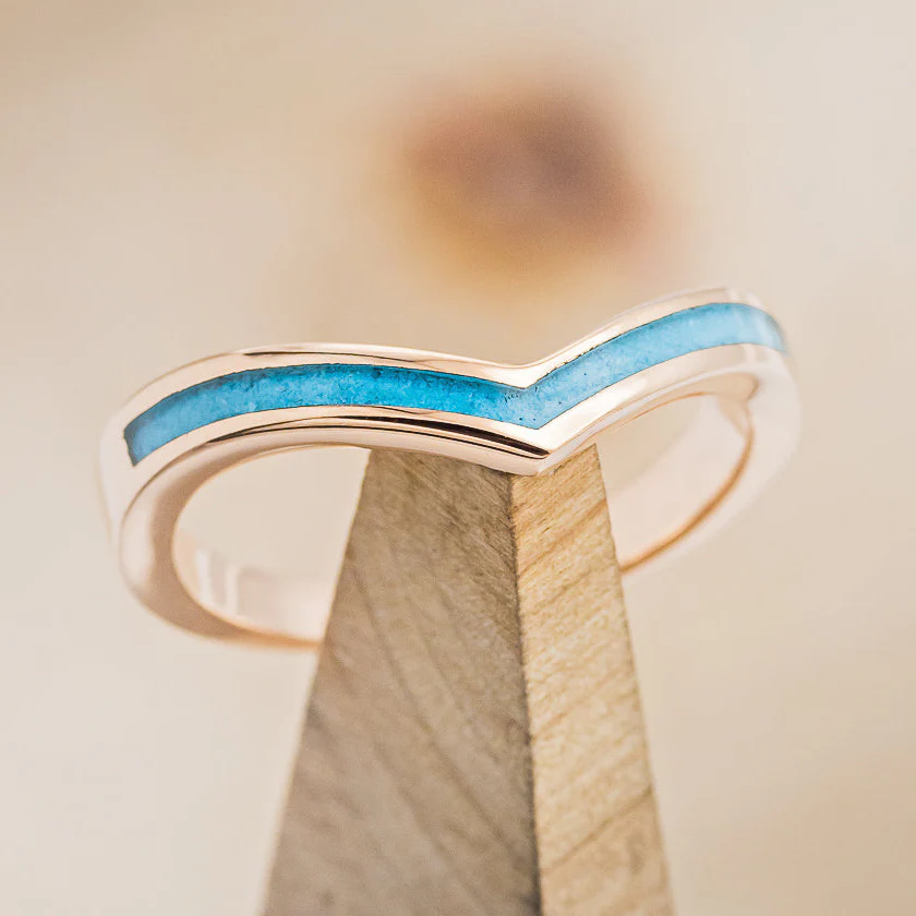 "KIDA" - V-SHAPED STACKING WEDDING BAND WITH SINGLE INLAY - Image 7