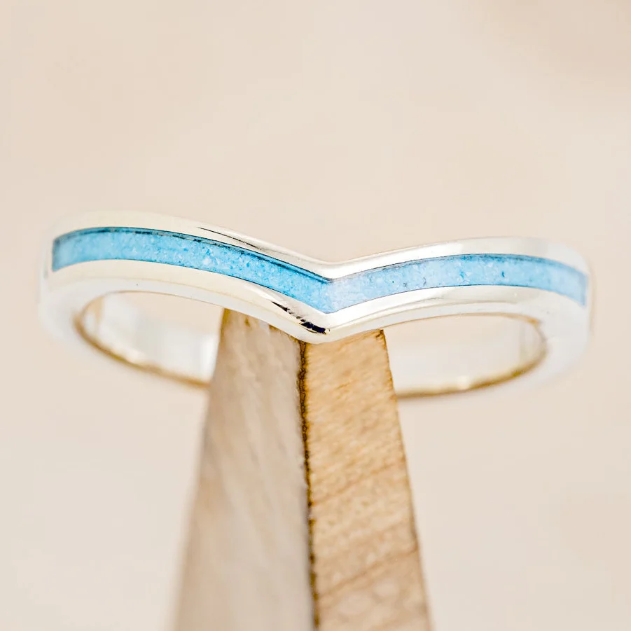 "KIDA" - V-SHAPED STACKING WEDDING BAND WITH SINGLE INLAY - Image 9