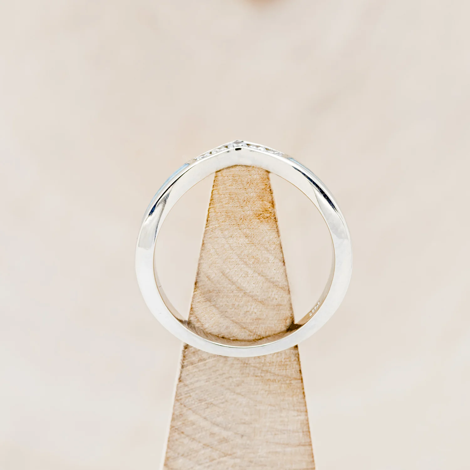 "KIDA" - V-SHAPED STACKING BAND WITH DIAMONDS & TWO INLAYS - Image 5