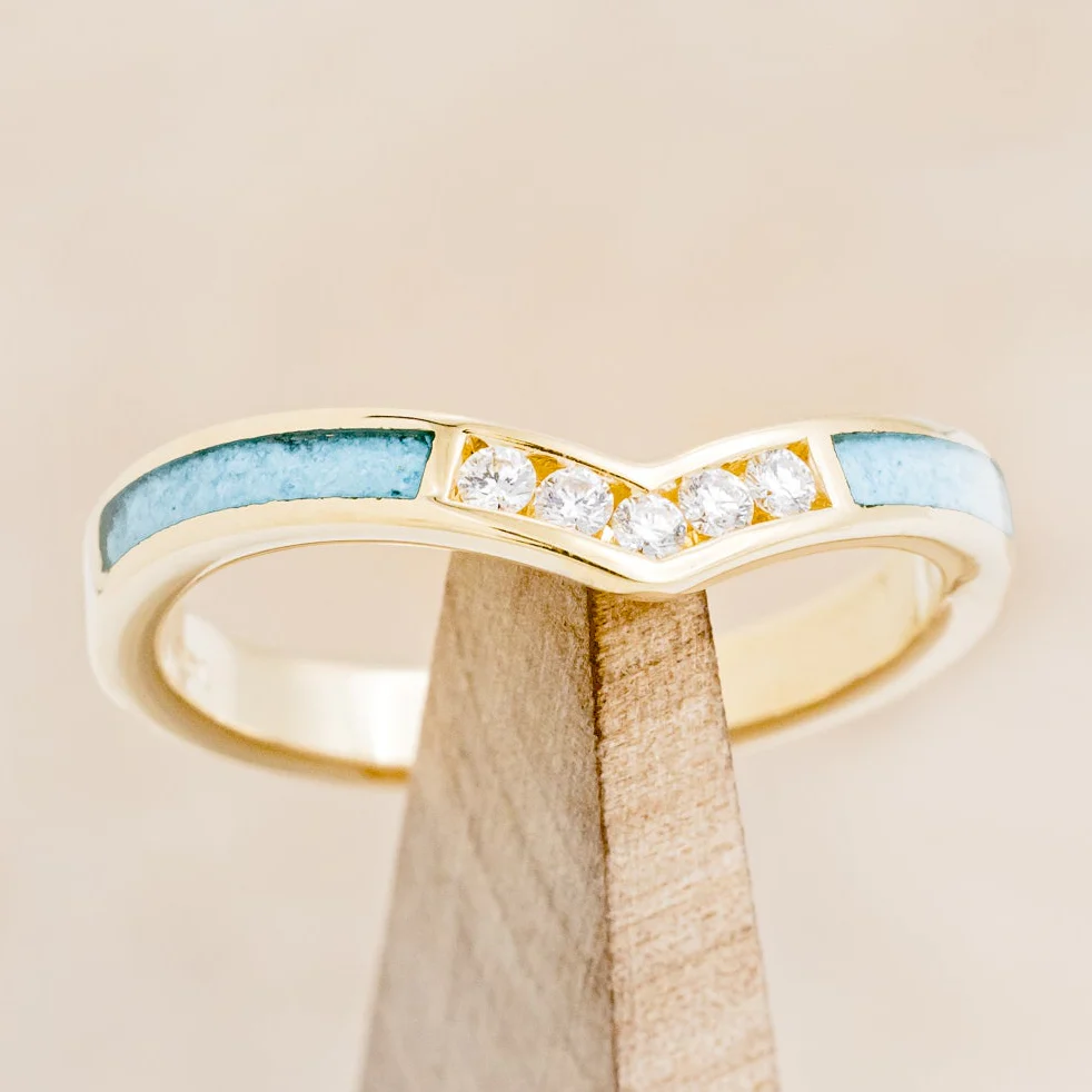 "KIDA" - V-SHAPED STACKING BAND WITH DIAMONDS & TWO INLAYS - Image 7