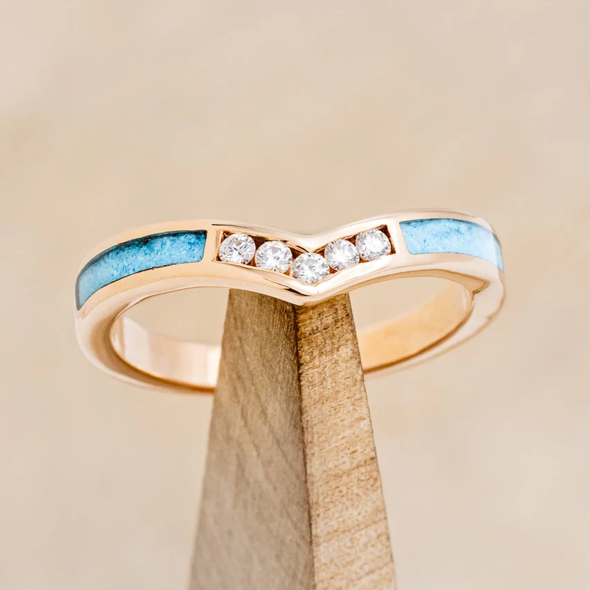 "KIDA" - V-SHAPED STACKING BAND WITH DIAMONDS & TWO INLAYS - Image 9