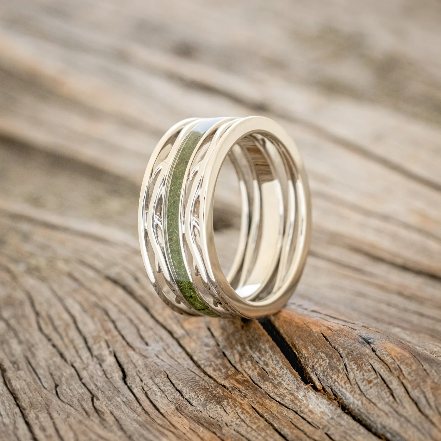 MEN'S "ARTEMIS" - MOSS WEDDING RING FEATURING A 14K GOLD BAND - Image 4