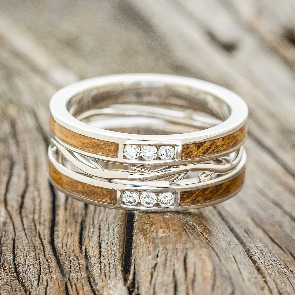 MEN'S "ARTEMIS" - WHISKEY BARREL OAK & DIAMOND WEDDING RING FEATURING A 14K GOLD BAND - Image 3