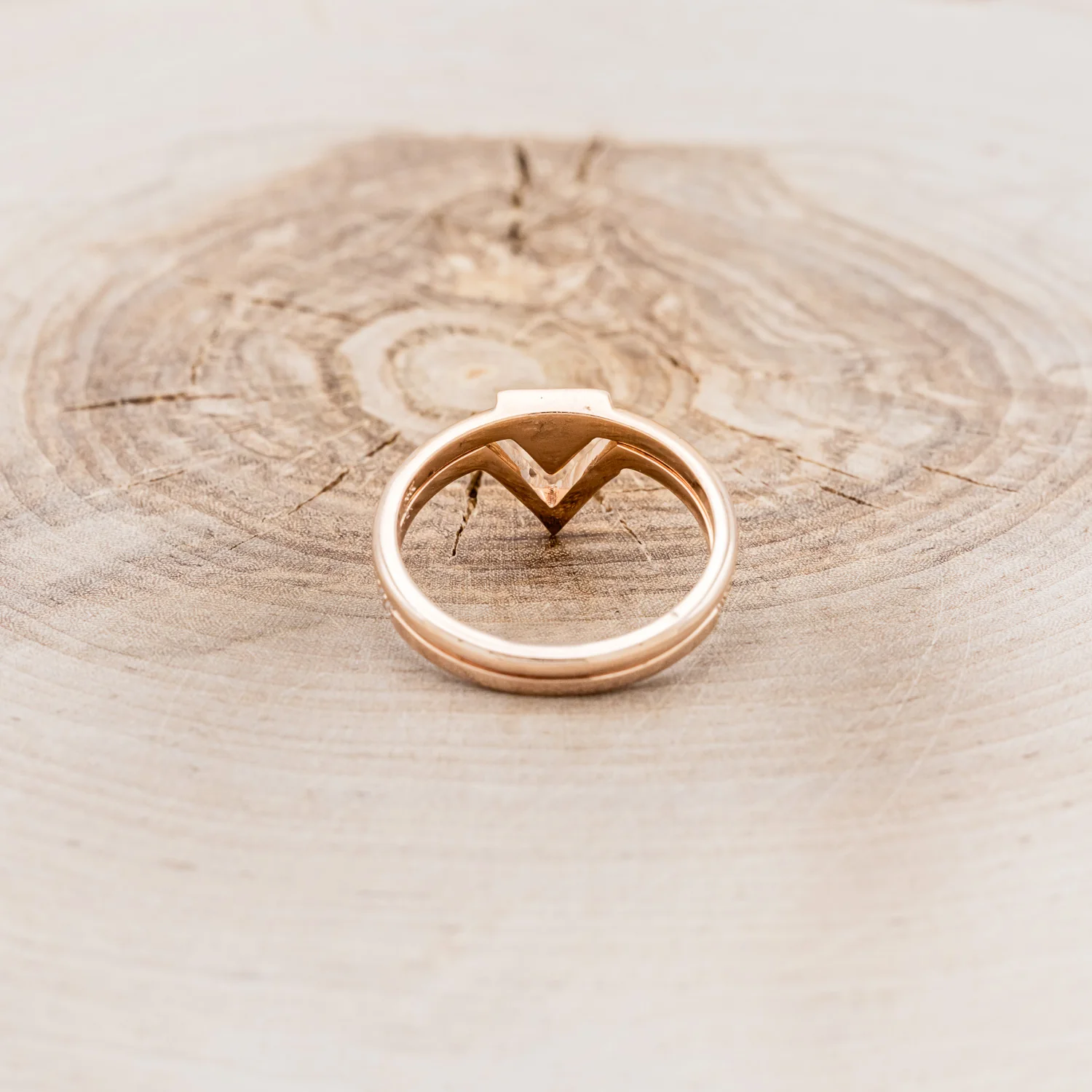 "MERA" - CRUSHED TURQUOISE ENGAGEMENT RING WITH A DIAMOND V-SHAPED TRACER - Image 7