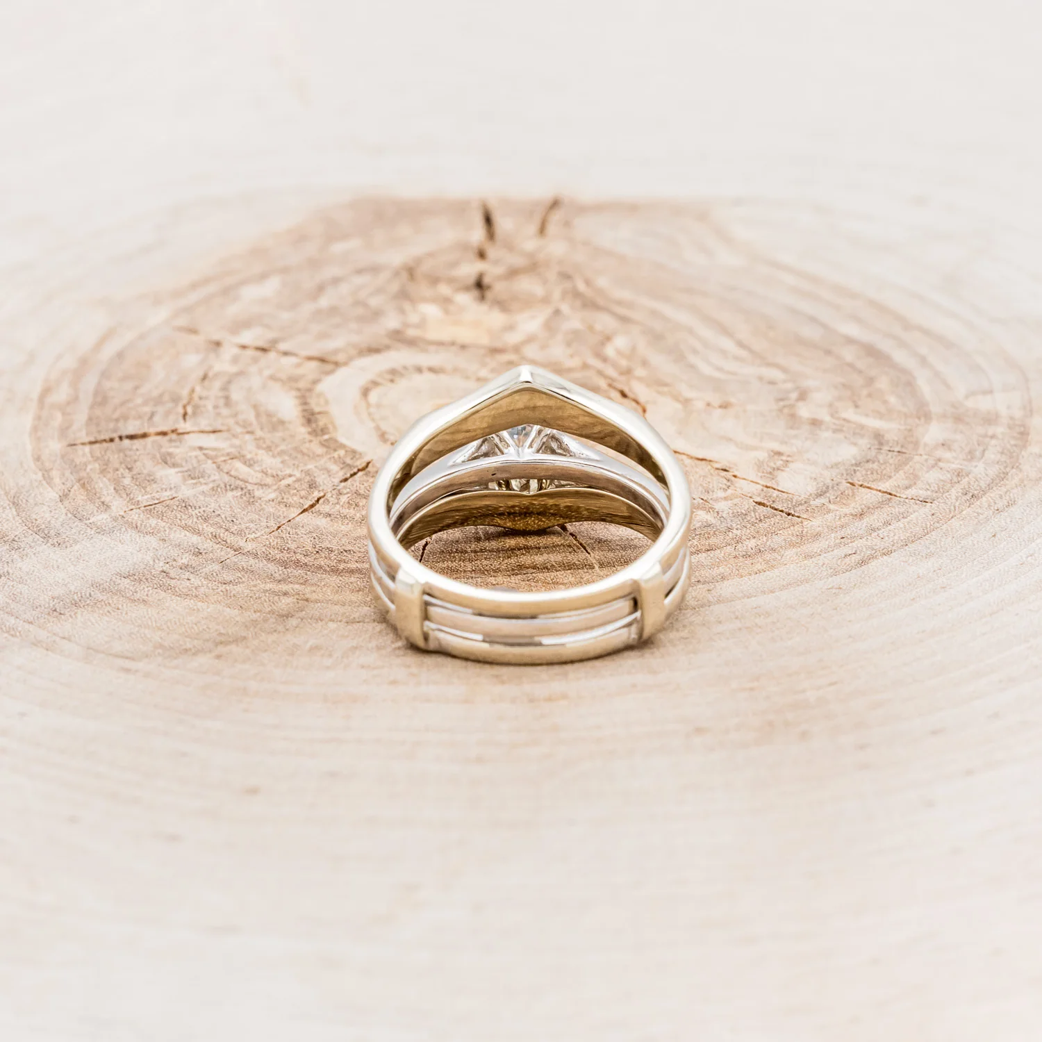 ROUND CUT MOISSANITE SOLITAIRE ENGAGEMENT RING WITH "ZUNI" TURQUOISE RING GUARD - Image 5