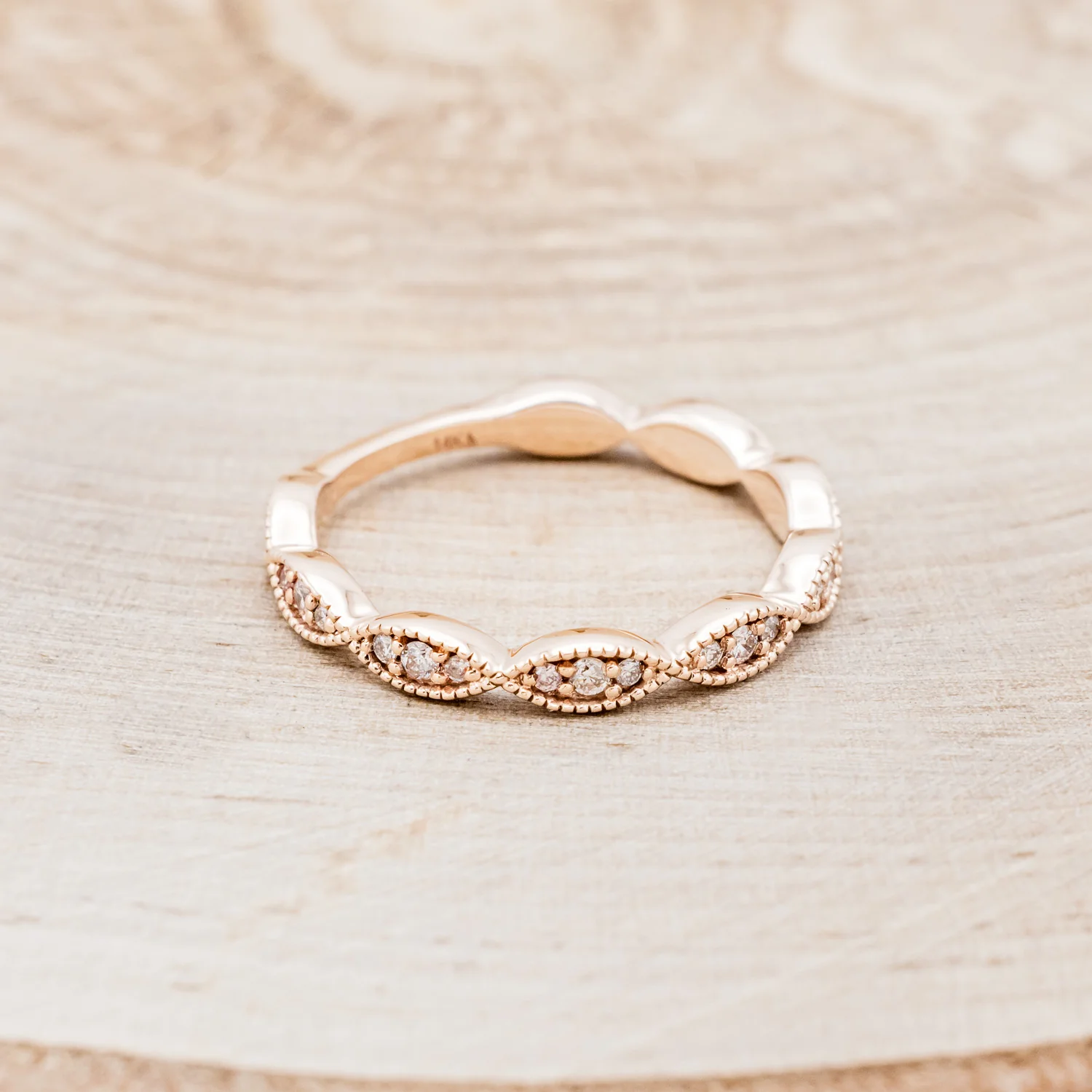 TWISTED WEDDING RING WITH DIAMOND ACCENTS - Image 3