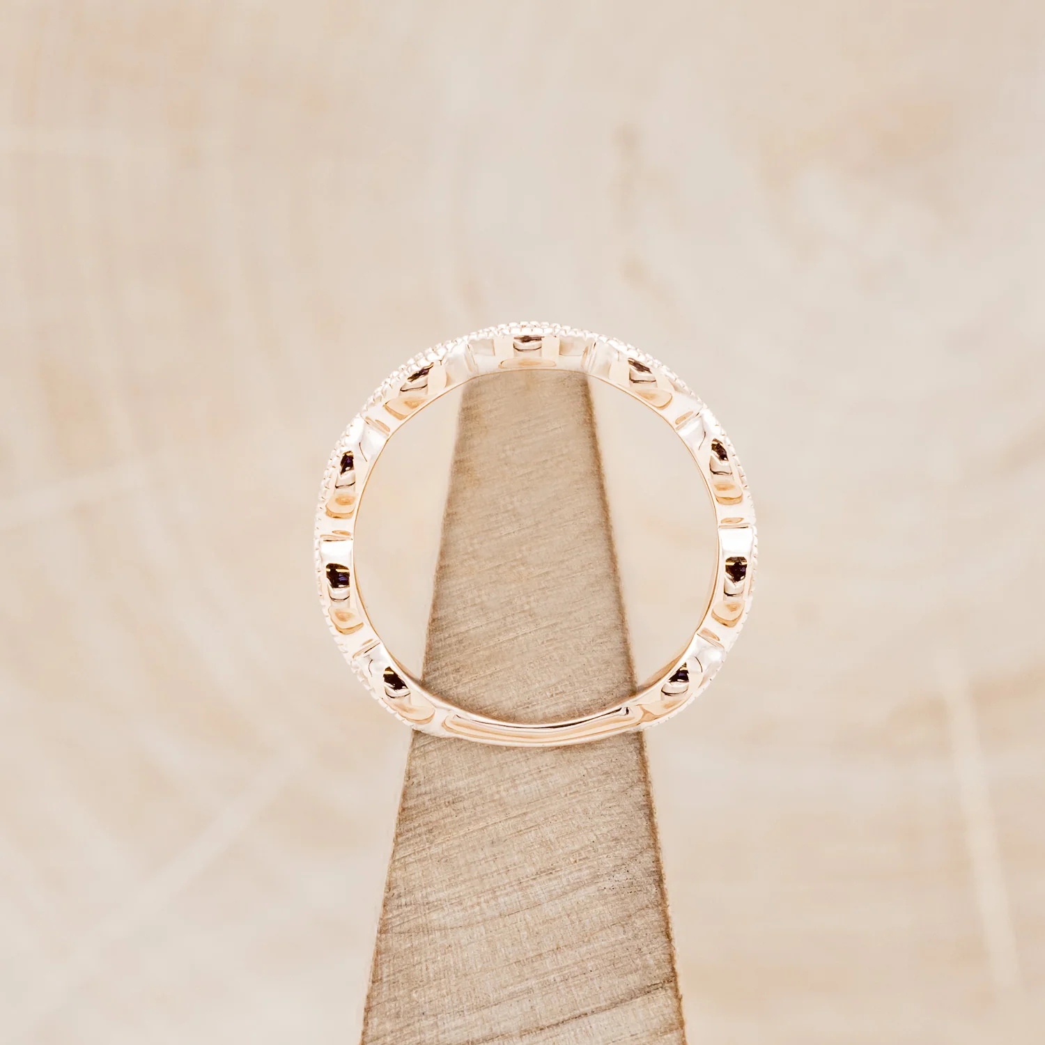 TWISTED WEDDING RING WITH DIAMOND ACCENTS - Image 4