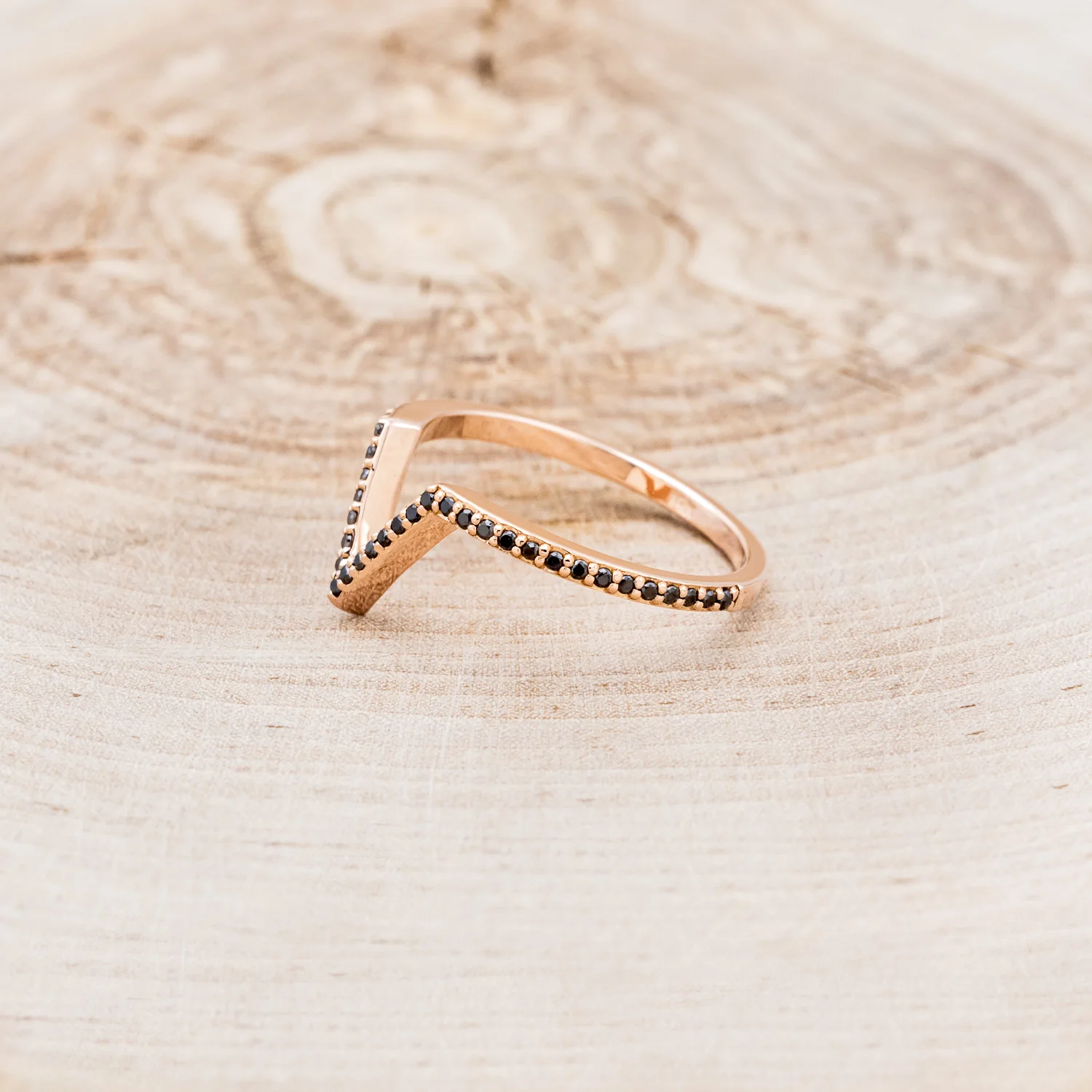 V-SHAPED TRACER WITH BLACK DIAMONDS - Image 3